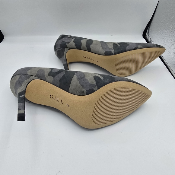 G.I.L.I. Alecia Grey Camo Microsuede Pumps 7M NIB - Picture 4 of 6